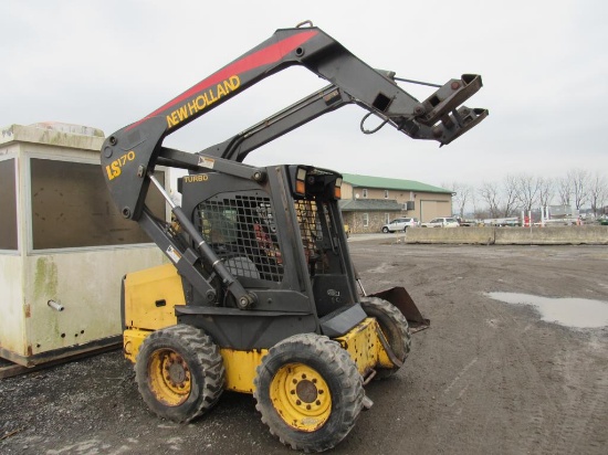 NH LS170 Skidloader (engine knocks)