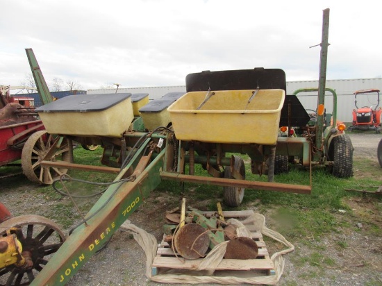 JD 7000 4R Corn Planter