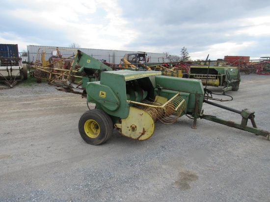 JD 336 Baler