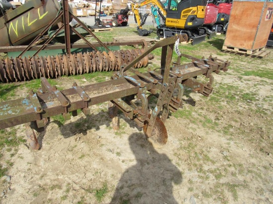 Oliver 372 3Pt 3R Cultivator