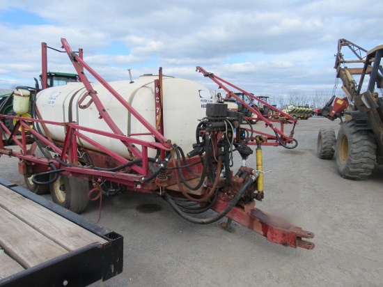 Hardi Sprayer w/ Manual Booms, 1000 gal Tank, 46'