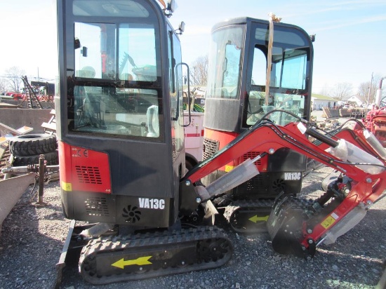 Miva VA13 Mini Excavator w/Thumb