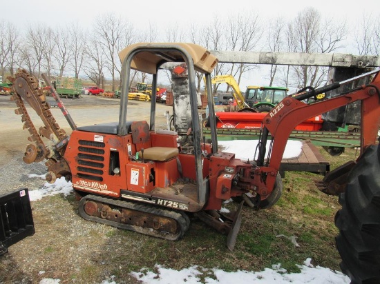 Ditch Witch HT25 Trencher/Backhoe (needs track)