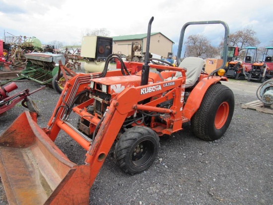 Kubota B2150 Tractor w/ Ldr, Dsl, 4WD, ROPS,