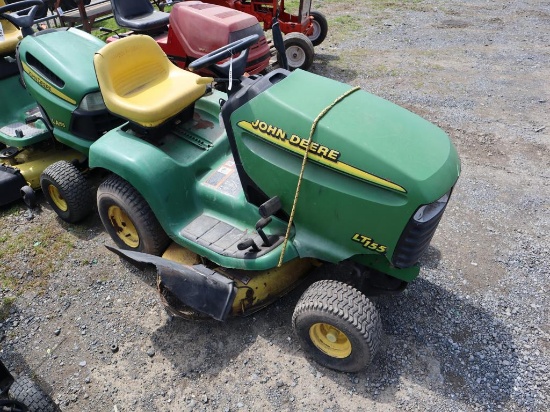 JD 155 Riding Tractor (non-running)