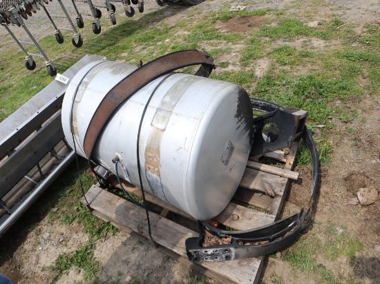 Freightliner Alum. Fuel Tank w/ Mounting Straps &