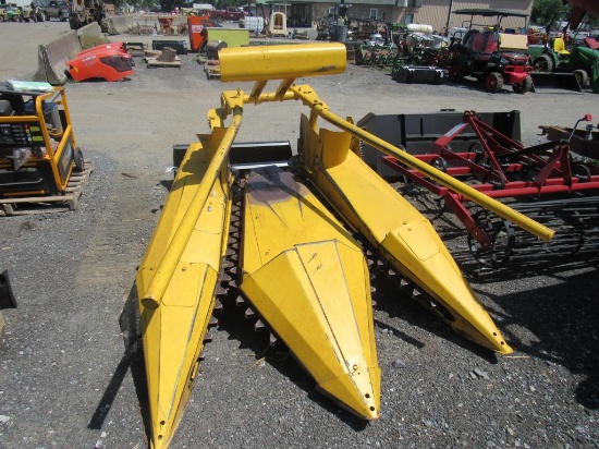 NH 824 2R Corn Head