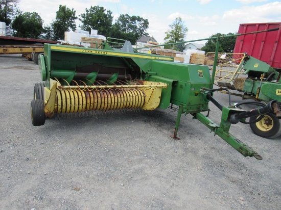JD 337 Small Square Baler w/ JD 40 Hyd. Kicker