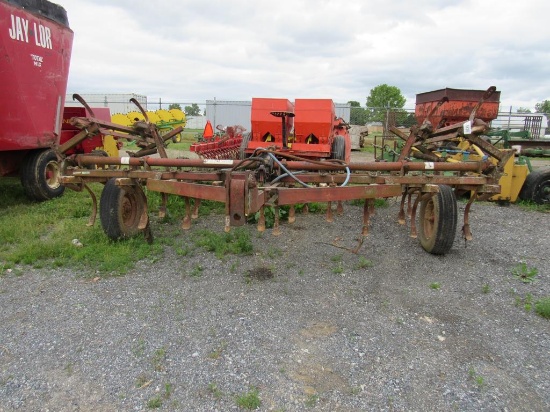 IH 20' Field Cultivator