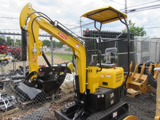 TOFT BTTL12 Excavator w/Bucket & Thumb