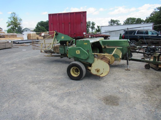 JD 336 Baler w/ Kicker