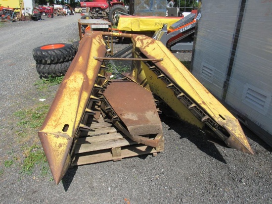 New Holland 2 Row Cornhead Model 770N2