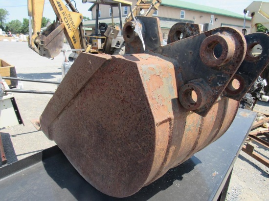 24" Backhoe Bucket