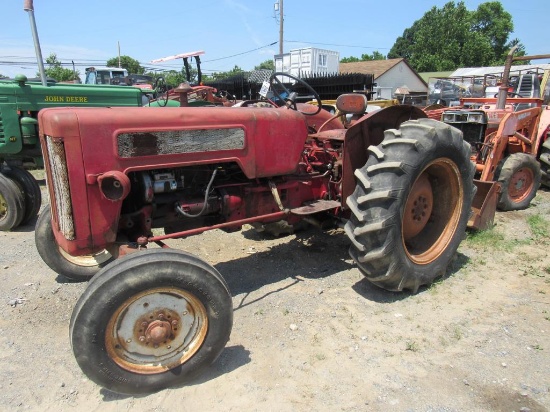 International B414 Tractor