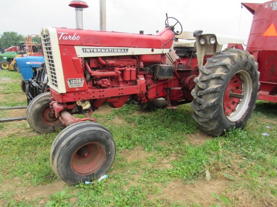 IH 1206 Tractor