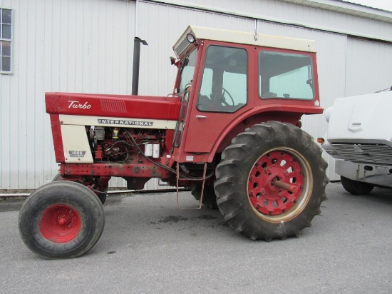 International 1066 Tractor