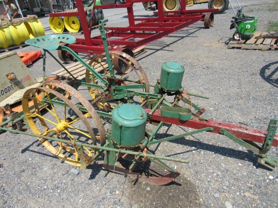 JD 2R Corn Planter