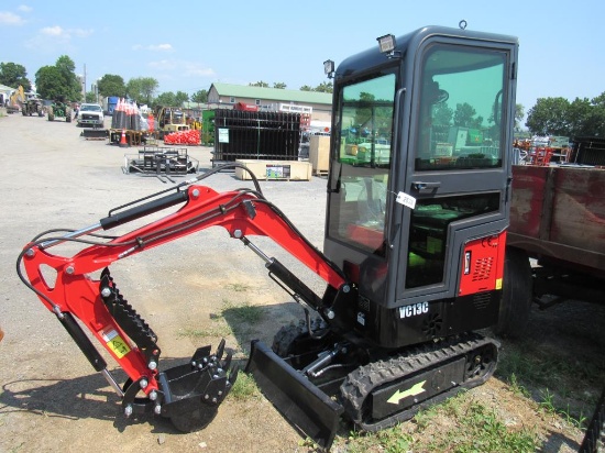 VC13C Enclosed Skidsteer