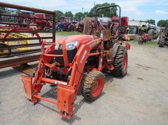 Kubota B2650 TLB, 4x4, HST (burnt, salvage)