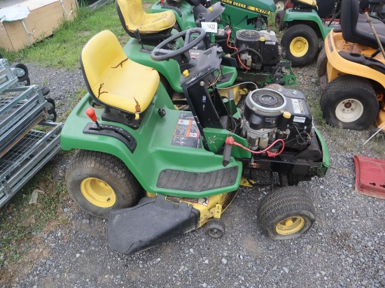 John Deere LX172 Lawn Tractor