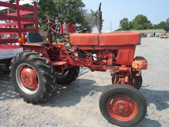 IH 274 Tractor