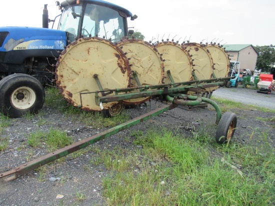 John Deere 567 Wheel Rake