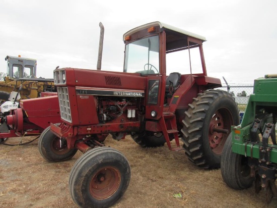 International 786 Tractor