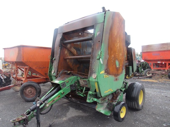 John Deere 458 Round Baler
