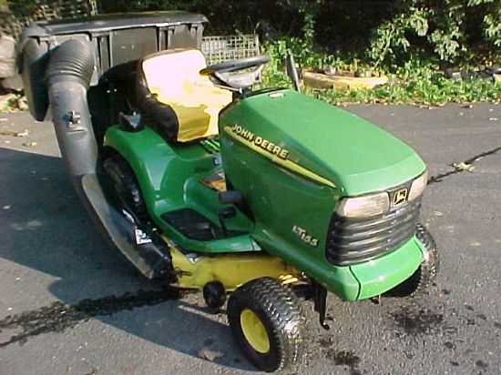 John Deere LT155 Mower