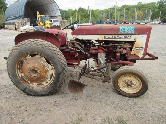 International 404 Tractor
