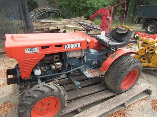 Kubota B7100 HST Tractor