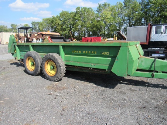 John Deere 680 Spreader