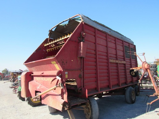 New Holland Crop Carrier 8 Forage Wagon