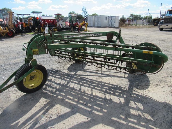 John Deere 662 Hay Rake