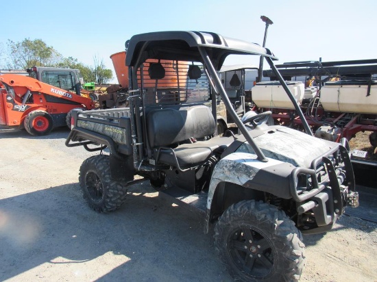 John Deere 825i Gator