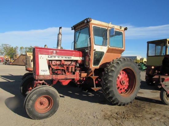 International 806 Tractor