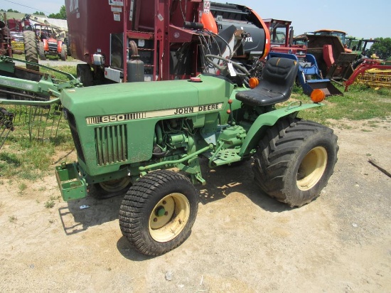 JD 650 Tractor, 2WD, Dsl (non-running)