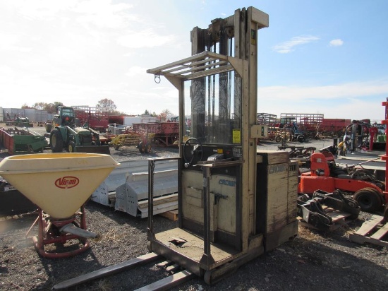 Crown 30SP42TT Electric Forklift
