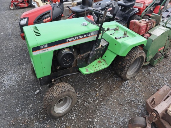 Duetz Allis 916 Riding Tractor