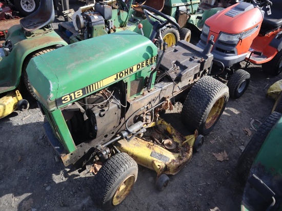 John Deere 318 Riding Mower