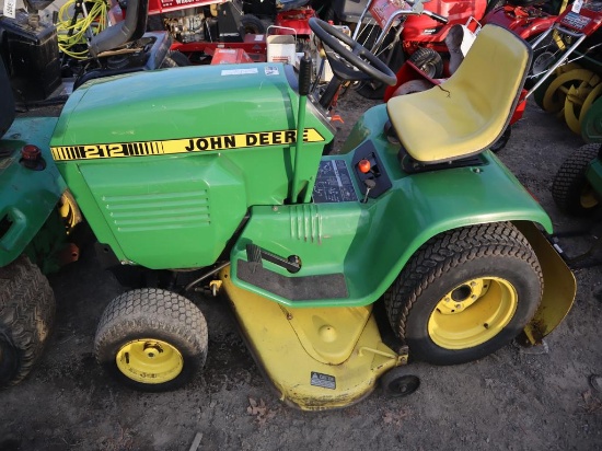 John Deere 212 Lawn Tractor