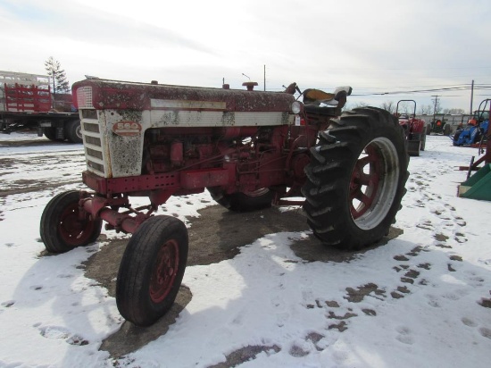 Farmall 560 Tractor