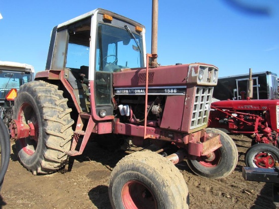 International 1586 Tractor