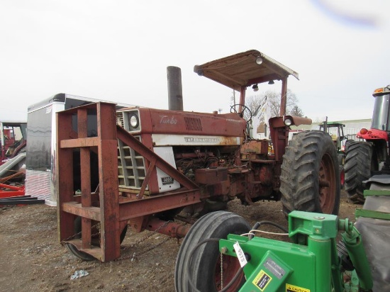 International 1466 Tractor