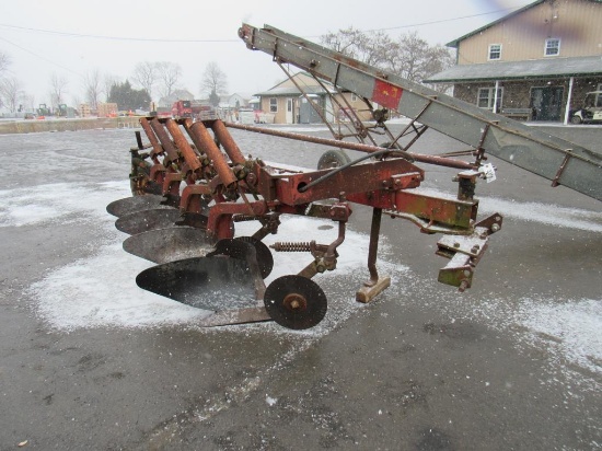 International 710 Moldboard Plow