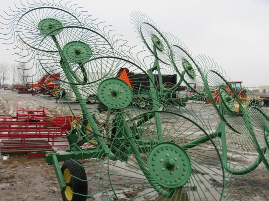 John Deere 702 Hay Rake