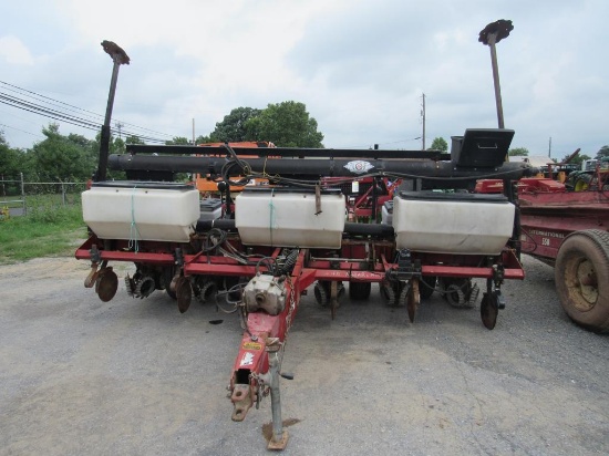 White 6100 Planter