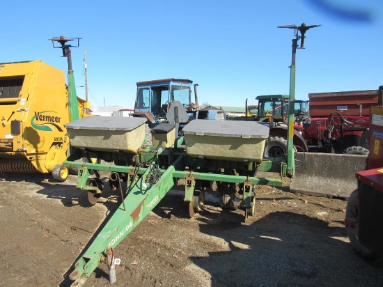 John Deere 7200 Max Emerge 2 No-Till Cornplanter