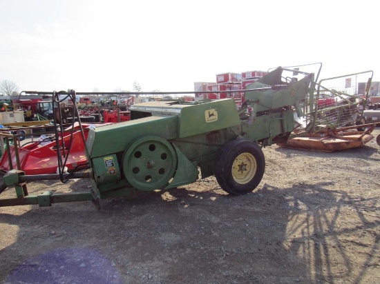 John Deere 336 Square Baler