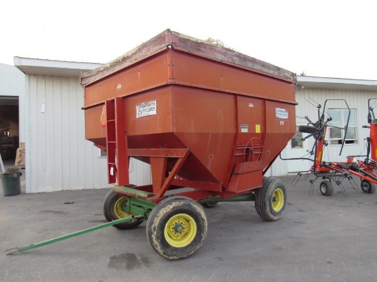 Unverferth Gravity Wagon w/ John Deere Gear